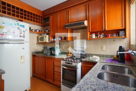 Cozinha de apartamento à venda com 3 quartos, 129m² em Floresta, Porto Alegre