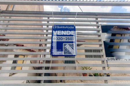Fachada e placa de casa à venda com 3 quartos, 180m² em Vila Santa Clara, São Paulo