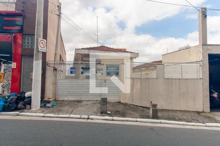 Fachada e placa de casa à venda com 3 quartos, 180m² em Vila Santa Clara, São Paulo