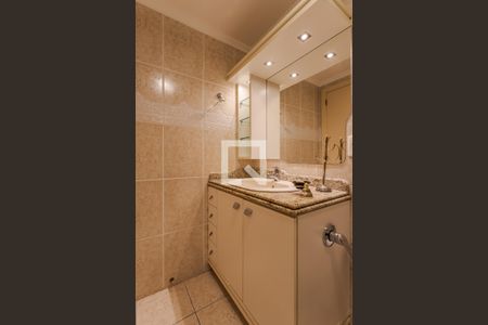 Banheiro de apartamento à venda com 2 quartos, 86m² em Três Figueiras, Porto Alegre