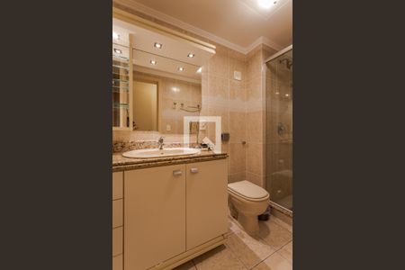 Banheiro de apartamento à venda com 2 quartos, 86m² em Três Figueiras, Porto Alegre