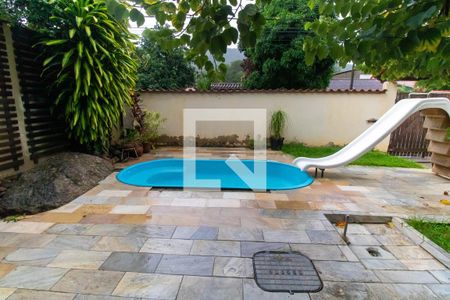 Área externa de casa à venda com 5 quartos, 750m² em Serra Grande, Niterói