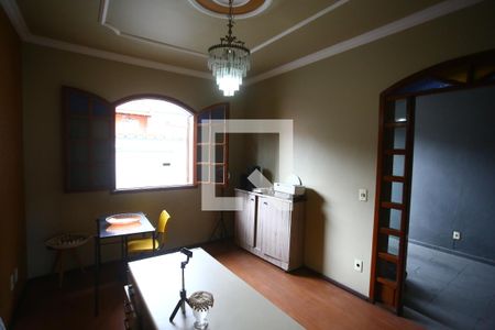 Sala de casa à venda com 6 quartos, 360m² em João Pinheiro, Belo Horizonte