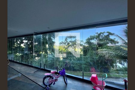 Sala de casa de condomínio à venda com 5 quartos, 554m² em Vargem Pequena, Rio de Janeiro