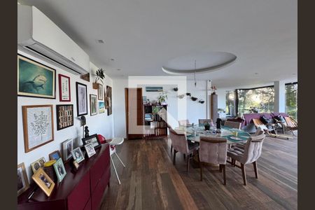 Sala de casa de condomínio à venda com 5 quartos, 554m² em Vargem Pequena, Rio de Janeiro