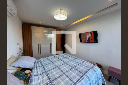 Suíte de casa de condomínio à venda com 5 quartos, 554m² em Vargem Pequena, Rio de Janeiro