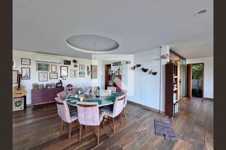 Sala de casa de condomínio à venda com 5 quartos, 554m² em Vargem Pequena, Rio de Janeiro