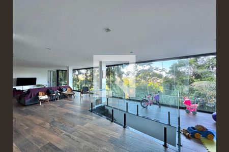 Sala de casa de condomínio à venda com 5 quartos, 554m² em Vargem Pequena, Rio de Janeiro