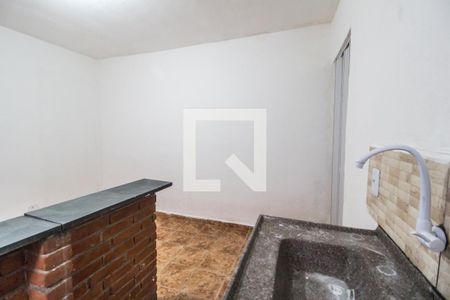 Cozinha de kitnet/studio para alugar com 1 quarto, 20m² em Parque Roseira, Carapicuíba