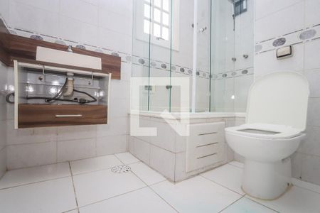 Banheiro da Suíte 1 de casa de condomínio à venda com 3 quartos, 350m² em Jardim Panorama, São Paulo