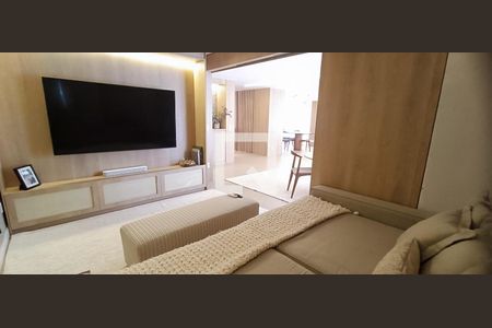 Sala de TV de apartamento à venda com 3 quartos, 247m² em Real Parque, São Paulo