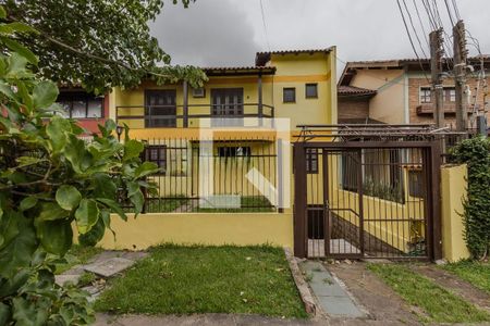 Fachada de casa à venda com 4 quartos, 240m² em Ipanema, Porto Alegre