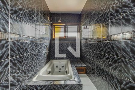 Banheiro 1 de casa à venda com 4 quartos, 240m² em Ipanema, Porto Alegre