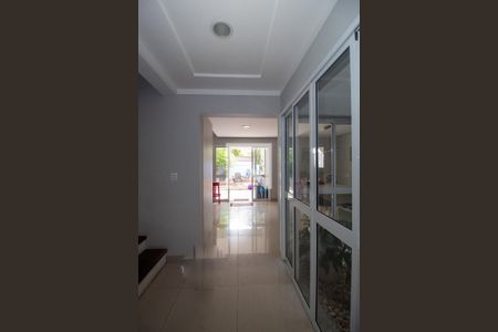 Corredor de casa à venda com 3 quartos, 300m² em Guarujá, Porto Alegre