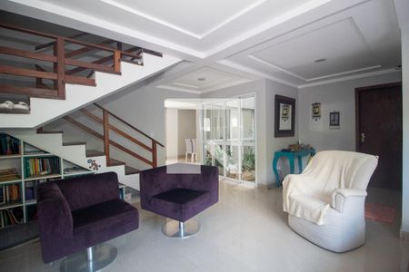Sala de casa à venda com 3 quartos, 300m² em Guarujá, Porto Alegre
