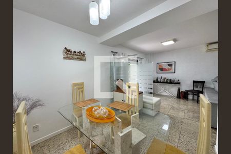 Sala de casa de condomínio à venda com 4 quartos, 168m² em Recreio dos Bandeirantes, Rio de Janeiro