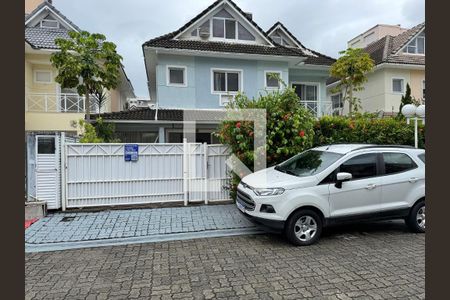 Fachada de casa de condomínio à venda com 4 quartos, 168m² em Recreio dos Bandeirantes, Rio de Janeiro