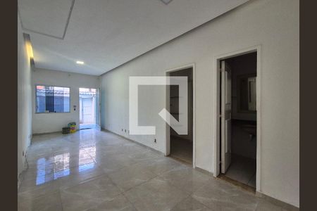 Sala de casa de condomínio à venda com 2 quartos, 105m² em Vargem Pequena, Rio de Janeiro