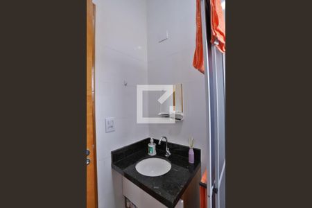 Banheiro de apartamento à venda com 1 quarto, 31m² em Vila Canero, São Paulo
