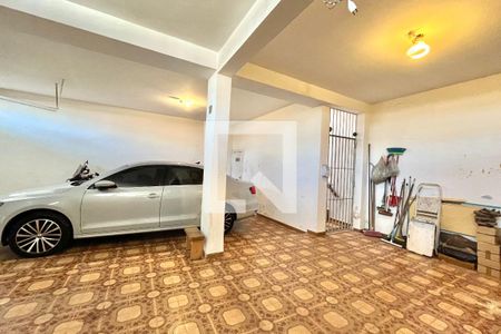 Garagem de casa à venda com 4 quartos, 250m² em Cidade Domitila, São Paulo