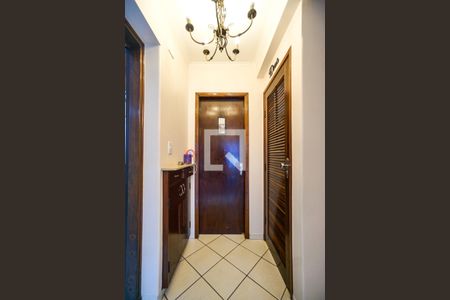 Hall da escada de casa à venda com 3 quartos, 170m² em Vila Matilde, São Paulo