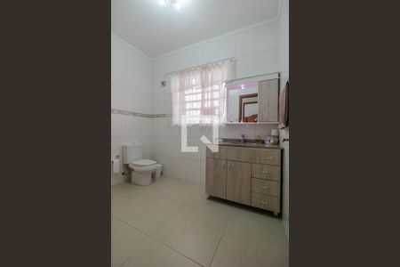 Banheiro de casa à venda com 3 quartos, 272m² em Medianeira, Porto Alegre