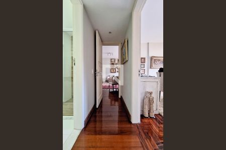 Corredor de apartamento à venda com 3 quartos, 120m² em Ingá, Niterói