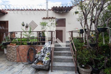 Entrada de casa à venda com 3 quartos, 400m² em Santa Cruz, Belo Horizonte