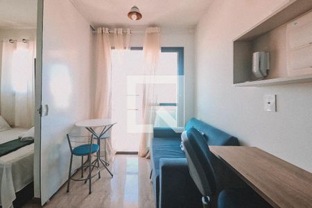 Sala de kitnet/studio para alugar com 1 quarto, 32m² em Boca do Rio, Salvador