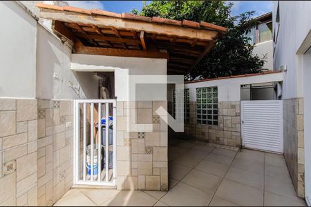 Quintal de casa à venda com 4 quartos, 300m² em Jardim da Gloria, São Paulo
