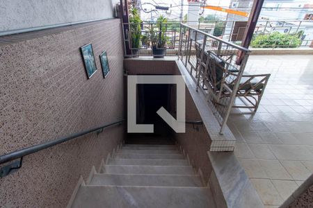 Escada Externa de casa à venda com 3 quartos, 176m² em Vila Nivi, São Paulo