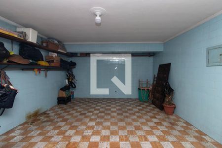 Garagem de casa à venda com 3 quartos, 176m² em Vila Nivi, São Paulo