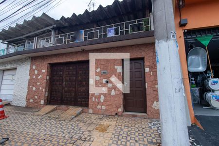 Fachada de casa à venda com 3 quartos, 176m² em Vila Nivi, São Paulo