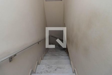 Escada de casa à venda com 3 quartos, 176m² em Vila Nivi, São Paulo