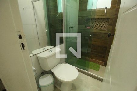 Banheiro da suíte 1 de casa de condomínio à venda com 5 quartos, 318m² em Pechincha, Rio de Janeiro