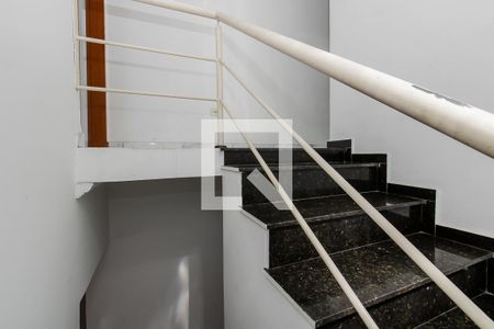 Escada de casa à venda com 3 quartos, 151m² em Jardim Sao Nicolau, São Paulo