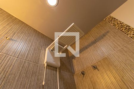 Banheiro da Suíte 2 de casa de condomínio para alugar com 2 quartos, 550m² em Paisagem Renoir, Cotia