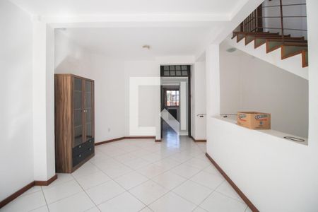 Sala de casa à venda com 5 quartos, 280m² em Cristal, Porto Alegre