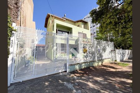 Fachada de casa à venda com 5 quartos, 280m² em Cristal, Porto Alegre