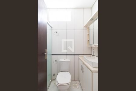 Banheiro da Suíte de casa à venda com 5 quartos, 280m² em Cristal, Porto Alegre
