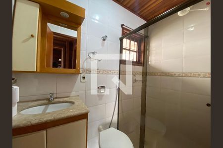 Banheiro de casa à venda com 3 quartos, 660m² em Pilares, Rio de Janeiro