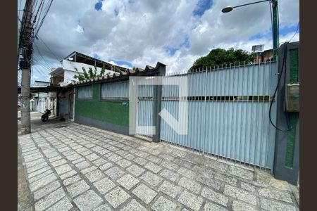 Fachada de casa à venda com 3 quartos, 660m² em Pilares, Rio de Janeiro