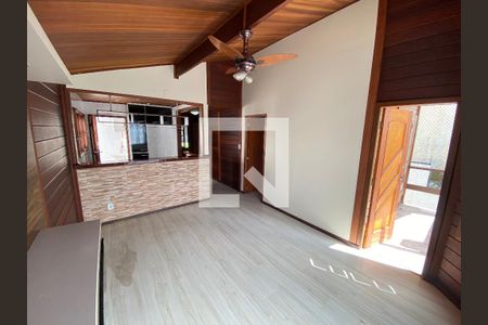 Sala de casa à venda com 3 quartos, 660m² em Pilares, Rio de Janeiro