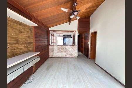 Sala de casa à venda com 3 quartos, 660m² em Pilares, Rio de Janeiro