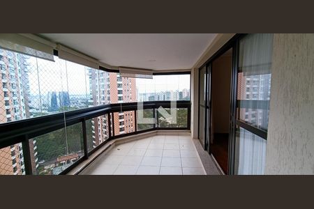 Varanda de apartamento para alugar com 5 quartos, 200m² em Paraíso do Morumbi, São Paulo