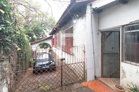 Quintal de casa à venda com 2 quartos, 200m² em Medianeira, Porto Alegre