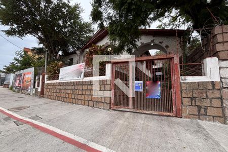 Fachada de casa à venda com 2 quartos, 200m² em Medianeira, Porto Alegre
