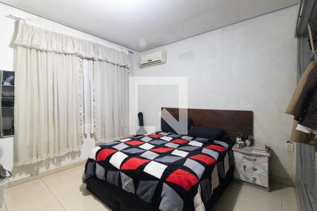 Quarto 1 de casa à venda com 2 quartos, 200m² em Medianeira, Porto Alegre