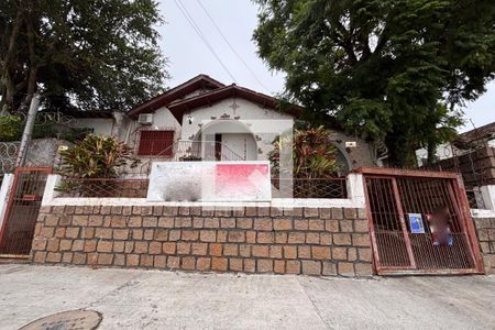 Fachada de casa à venda com 2 quartos, 200m² em Medianeira, Porto Alegre