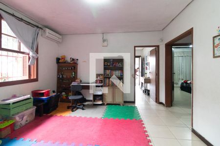 Sala 2 de casa à venda com 2 quartos, 200m² em Medianeira, Porto Alegre